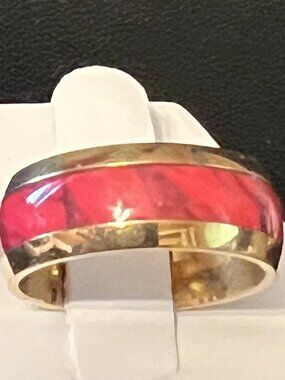 Gold Tone Coral Colored Band Ring Size 8 (375)